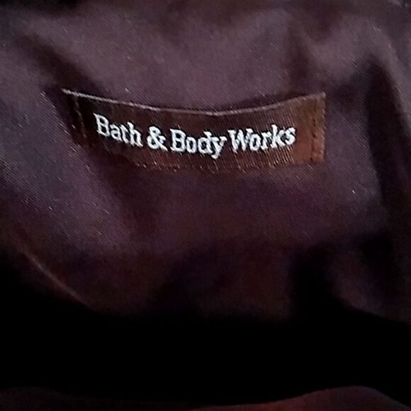 Bath and Bodyworks Weaved Furry Hand Bag. - Picture 7 of 7